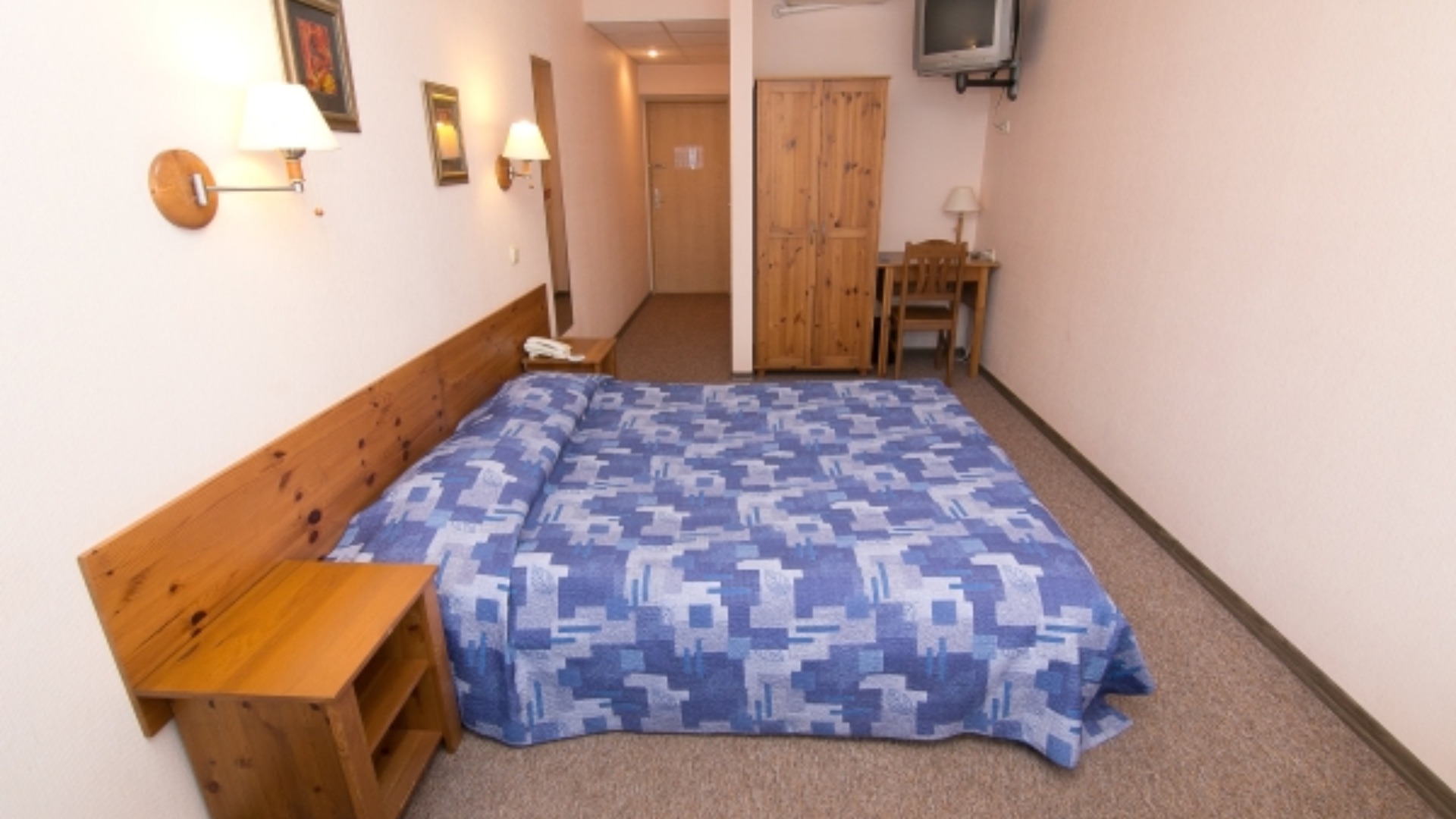 Divu istabu apartamenti ar balkonu